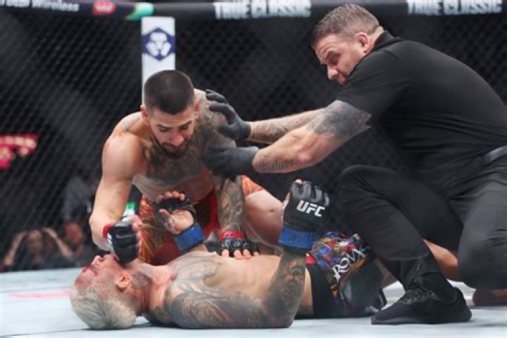 Im a knock his a** out Justin Gaethje Bashes Charles Oliveira for missing weight prior to U