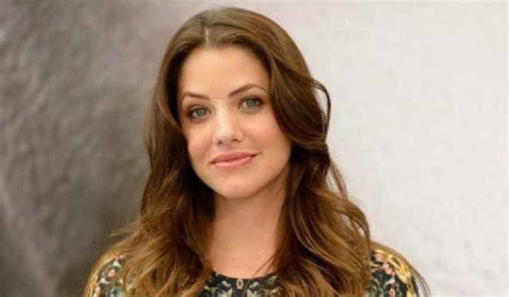 Julie Gonzalo – Bio, Age, Body Measurements, Movies and TV Shows