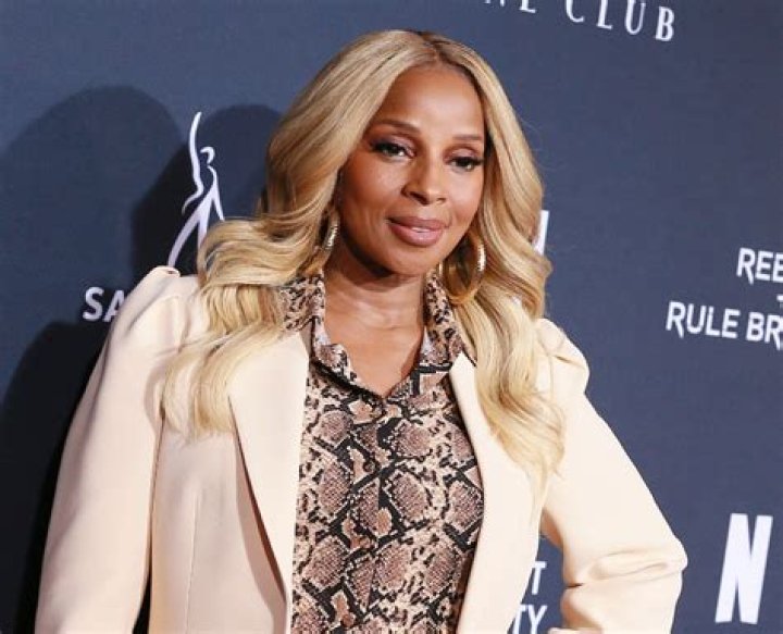 Mary J. Blige Strips Down & Poses Wearing Nothing But A Body Chain |